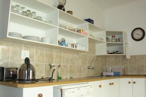 GUEST COTTAGE KITCHEN 01